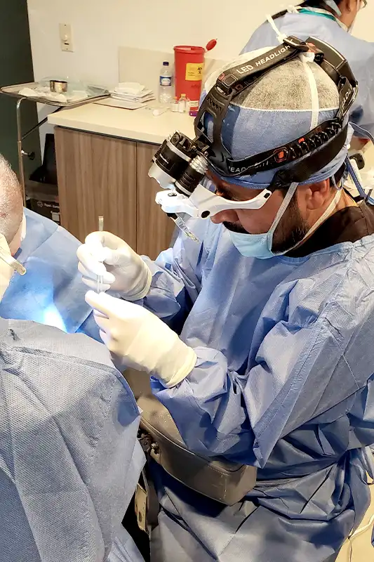 Img-expertos-en-microimplante-capilar-Nosotros